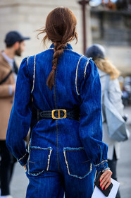 denim, denim jumpsuit, blue jumpsuit, zipped jumpsuit, long sleeves jumpsuit, used jumpsuits, belted jumpsuit, black leather belt, plaited belt, back details, dior belt, dior jumpsuit, dior total look, fashion week, frenchystyle, FW, jonathan paciullo, street style, PFW, PARIS, AUTUMN WINTER 2020-2021, FALL WINTER 2020-2021, FW 20-21, vertical, atmosphere details, detail
