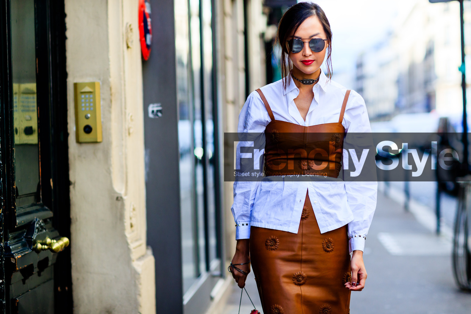 atmosphere details, brown skirt, brown top, choker, Chriselle Lim, crop top, detail, fashion week, frenchystyle, FW, horizontal, jonathan paciullo, leather skirt, leather top, necklace, PARIS, PFW, SPRING SUMMER 2017, SS 17, street style, sunglasses, white shirt