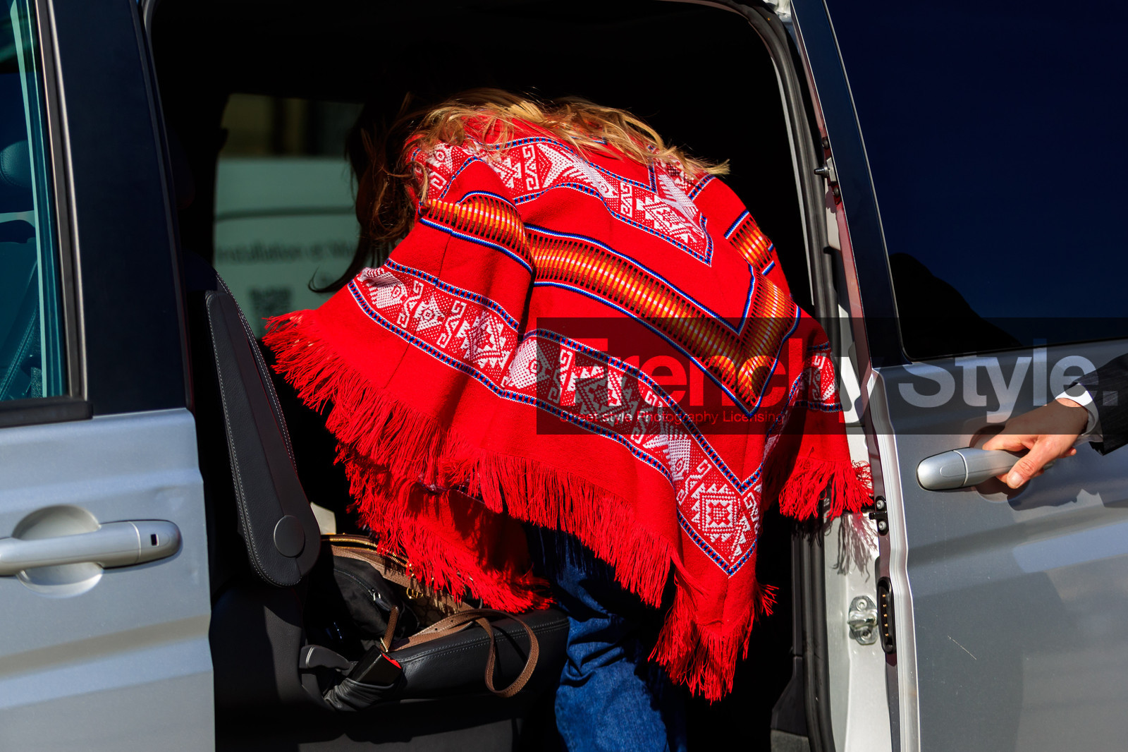 blue denim, denim pants, graphic jacket, jeans, poncho, printed jacket, red sweater, trousers, street style, jonathan paciullo, FW, frenchystyle, fashion week, PFW, PARIS, AUTUMN WINTER 2018-2019, FALL WINTER 2018-2019, FW 18-19, horizontal, atmosphere details, Holly Russell