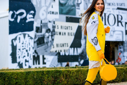 christian dior, graphic shirt, leather bag, leather gloves, printed shirt, striped shirt, tights, yellow bag, yellow dress, yellow gloves, fashion week, frenchystyle, FW, jonathan paciullo, street style, PFW, PARIS, AUTUMN WINTER 2018-2019, FALL WINTER 2018-2019, FW 18-19, horizontal, atmosphere details, doina ciobanu