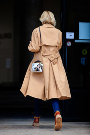 white leather bag, face printed bag, printed bag, chloe bag, back details, bag detail, beige trench coat, fashion week, frenchystyle, FW, jonathan paciullo, street style, PFW, PARIS, SPRING SUMMER 2021, SS 21, vertical, full length