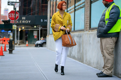 beige sweater, black shoes, black top, brown bag, denim pants, gucci, high heels, jeans, leather bag, leather shoes, striped bag, trousers, white denim, yellow jacket, street style, jonathan paciullo, FW, frenchystyle, fashion week, NYFW, NEW YORK, AUTUMN WINTER 2018-2019, AW 18-19, FALL WINTER 2018-2019, FW 18-19, atmosphere details, horizontal, full length, taylor tomasi hill