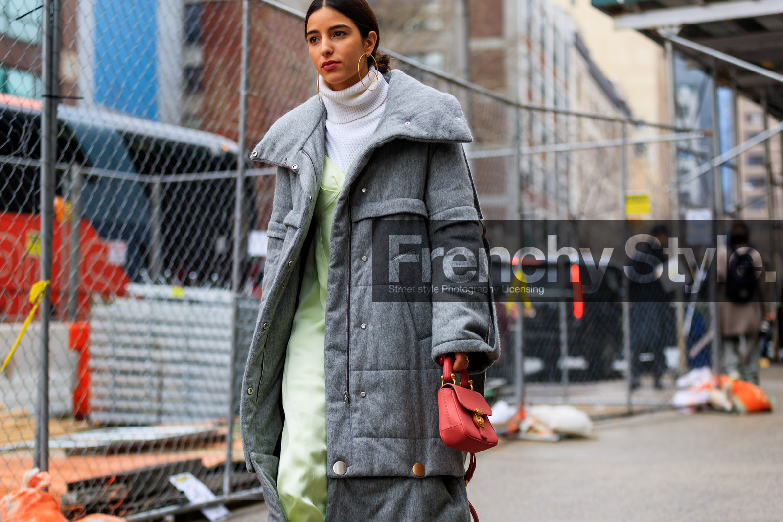 earrings, green dress, grey coat, leather bag, long dress, pink bag, turtleneck sweater, white sweater, street style, jonathan paciullo, FW, frenchystyle, fashion week, NYFW, NEW YORK, AUTUMN WINTER 2018-2019, AW 18-19, FALL WINTER 2018-2019, FW 18-19, atmosphere details, horizontal, detail, bettina looney