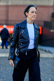 black bag, black jacket, black pants, black perfecto, leather bag, leather jacket, leather perfecto, trousers, white t shirt, street style, jonathan paciullo, FW, frenchystyle, fashion week, LFW, LONDON, AUTUMN WINTER 2018-2019, AW 18-19, FALL WINTER 2018-2019, FW 18-19, vertical, atmosphere details, detail