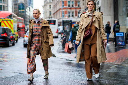 animal print, beige coat, bordeaux, brown coat, brown jumpsuit, burgundy, camel jacket, camel pants, camel suit, checked, earrings, flora macdonald johnston, graphic pants, grey shoes, high heels, jo ellison, leather bag, leather shoes, orange bag, orange jumpsuit, plaid, printed pants, red bag, snake print, trousers, turtleneck sweater, white shoes, white sweater, LONDON, LFW, fashion week, frenchystyle, FW, jonathan paciullo, street style, AUTUMN WINTER 2019-2020, AW 19-20, FW 19-20, FALL WINTER 2019-2020, horizontal, atmosphere details, full length