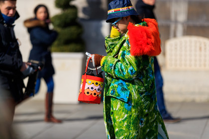 blue hat, fur scarf, graphic bag, graphic jacket, green coat, leather bag, multicolor bag, printed bag, printed jacket, red bag, red fur, red scarf, sunglasses, street style, jonathan paciullo, FW, frenchystyle, fashion week, PFW, PARIS, AUTUMN WINTER 2018-2019, FALL WINTER 2018-2019, FW 18-19, horizontal, atmosphere details, caro daur