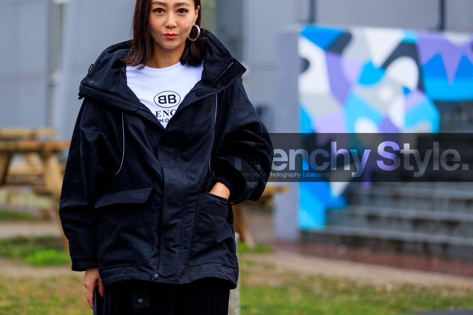 balenciaga, black jacket, printed t shirt, white t shirt, street style, jonathan paciullo, FW, frenchystyle, fashion week, PFW, PARIS, AUTUMN WINTER 2018-2019, FALL WINTER 2018-2019, FW 18-19, horizontal, atmosphere details, jiyoung kim