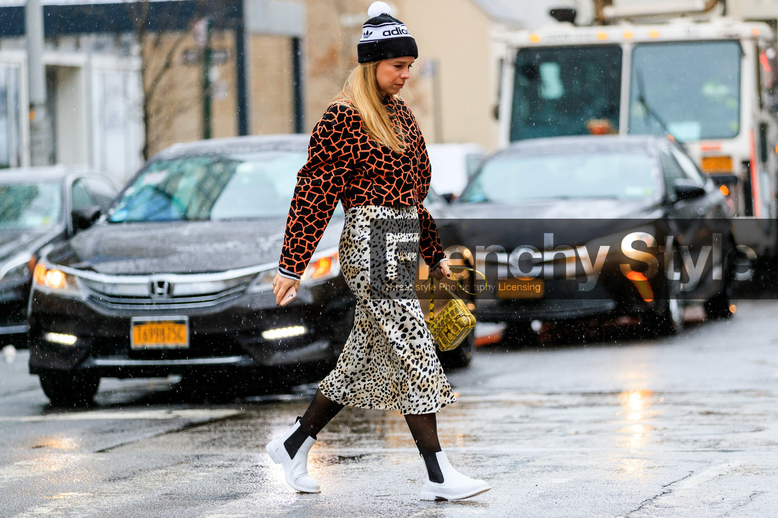 adidas, animal print, beige skirt, black beanie, chloe king, graphic skirt, graphic sweater, leather bag, leather shoes, leopard, orange sweater, printed skirt, printed sweater, proenza schouler, snake print, white shoes, yellow bag, street style, jonathan paciullo, frenchystyle, NYFW, NEW YORK, AUTUMN WINTER 2019-2020, AW 19-20, FALL WINTER 2019-2020, FW 19-20, FW, fashion week, atmosphere details, horizontal, full length