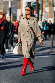 beige trench coat, red sunglasses, red polish boots, metalic frame sunglasses, round shape sunglasses, versace sunglasses, high boots, silvered earrings, golden earrings, dangling earrings, white leather bag, fashion week, frenchystyle, FW, jonathan paciullo, street style, PFW, PARIS, vertical, full length