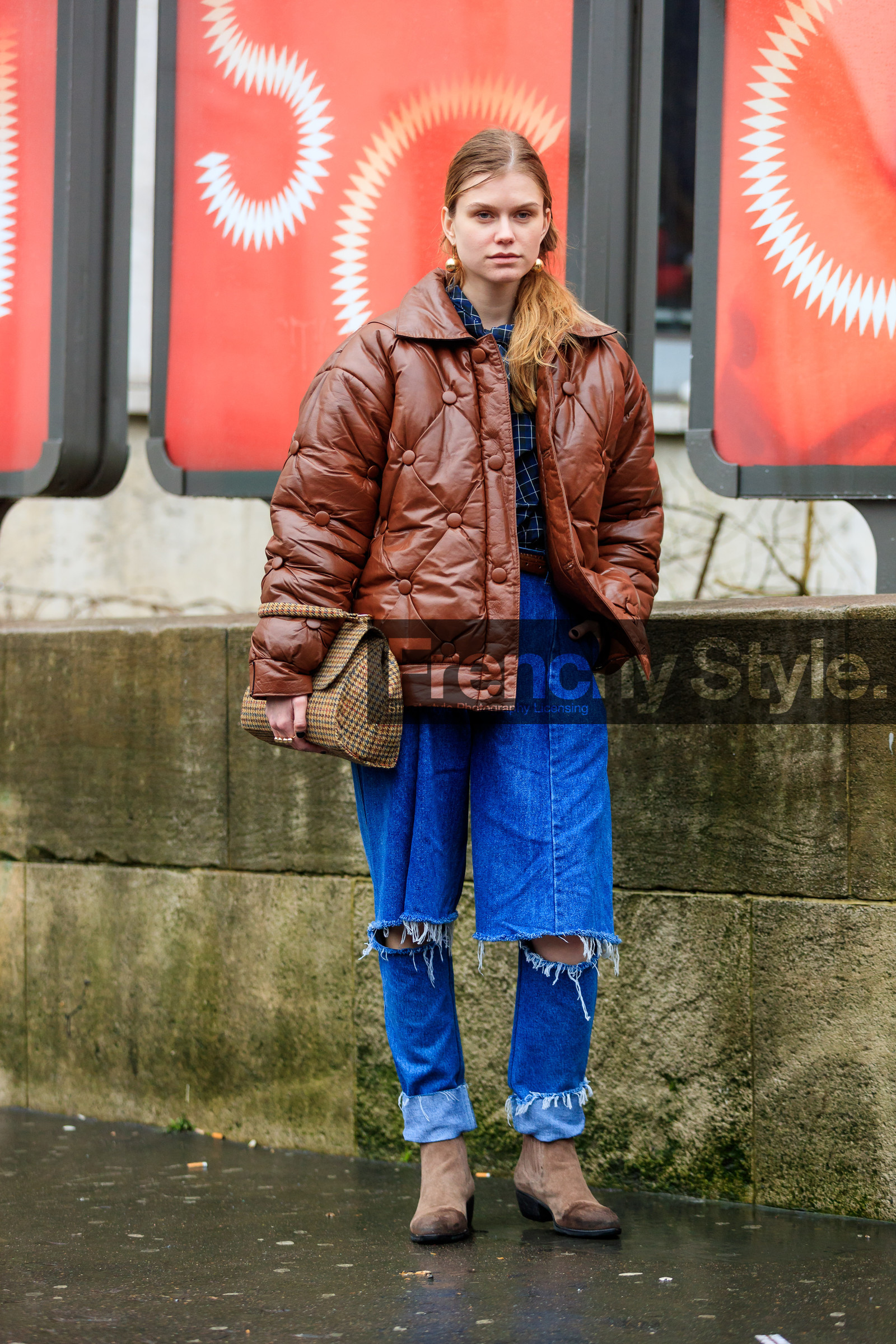 blue denim, blue shirt, brown boots, brown jacket, checked shirt, denim pants, down jacket, green bag, houndstooth pattern, jeans, leather bag, leather shoes, ripped pants, trousers, street style, jonathan paciullo, FW, frenchystyle, fashion week, PFW, PARIS, AUTUMN WINTER 2018-2019, FALL WINTER 2018-2019, FW 18-19, vertical, full length