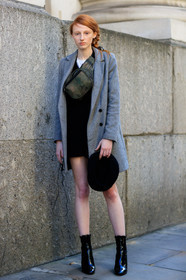 beret, black bag, black dress, black hat, black shoes, fanny pack, green bag, grey coat, high heels, leather bag, leather shoes, red head, street style, jonathan paciullo, FW, frenchystyle, fashion week, LFW, LONDON, AUTUMN WINTER 2018-2019, AW 18-19, FALL WINTER 2018-2019, FW 18-19, vertical, full length, model