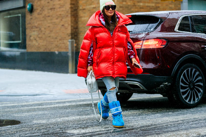 blue boots, blue denim, denim pants, down jacket, grey beanie, jeans, leather bag, leather shoes, red jacket, sunglasses, supreme, trousers, white bag, street style, jonathan paciullo, frenchystyle, NYFW, NEW YORK, AUTUMN WINTER 2019-2020, AW 19-20, FALL WINTER 2019-2020, FW 19-20, FW, fashion week, atmosphere details, horizontal, detail