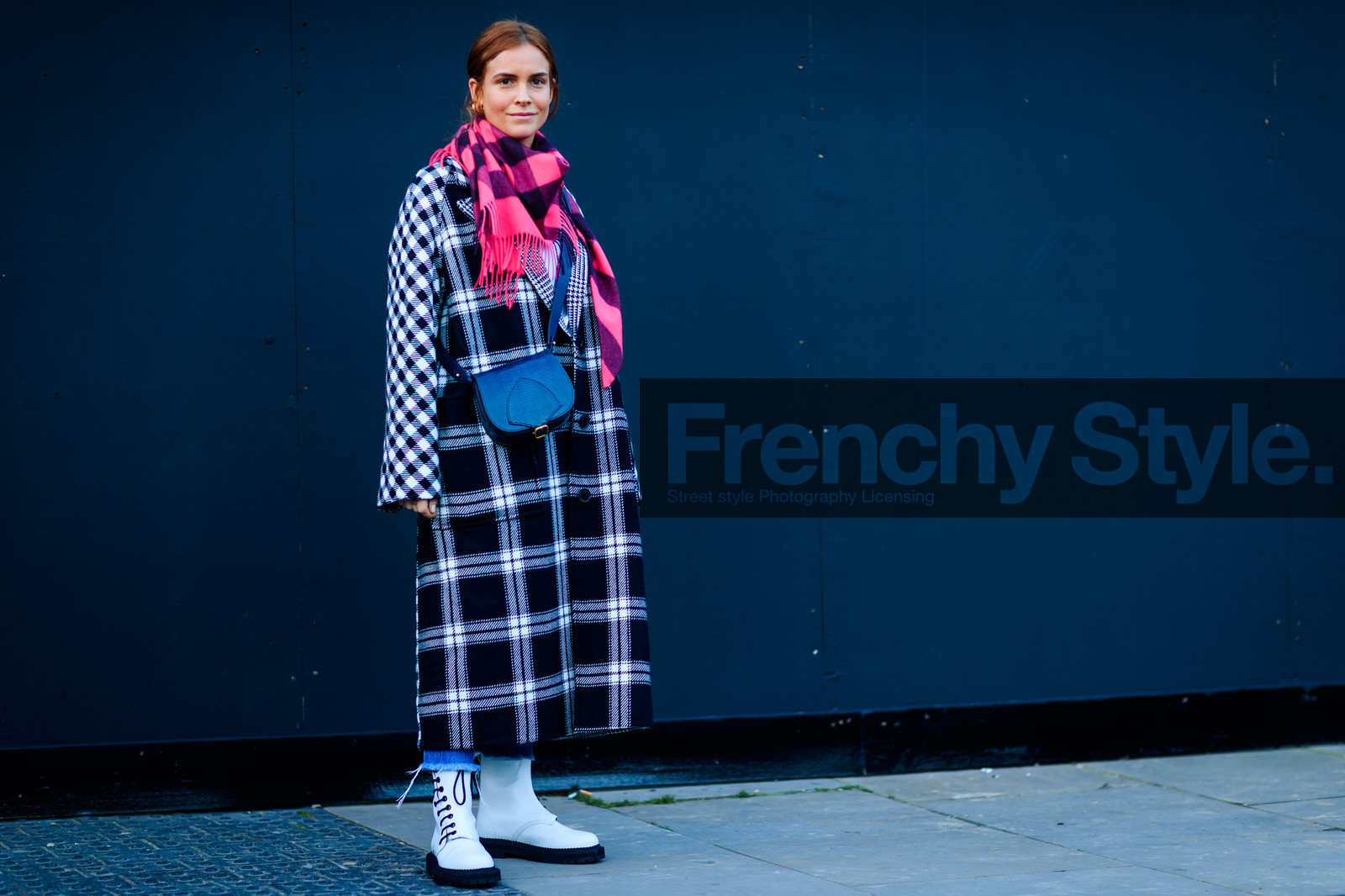 black and white, black bag, checked, fuschia, graphic jacket, leather bag, leather shoes, plaid, printed jacket, tartan, white boots, street style, jonathan paciullo, FW, frenchystyle, fashion week, LFW, LONDON, AUTUMN WINTER 2018-2019, AW 18-19, FALL WINTER 2018-2019, FW 18-19, horizontal, atmosphere details, full length, blanca miro scrimieri