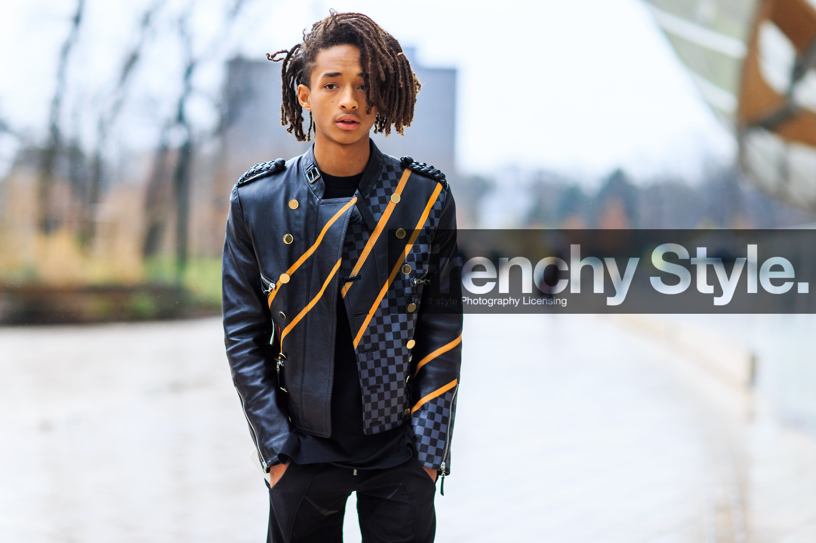 atmosphere details, AUTUMN WINTER 2016-2017, AW 16-17, black jacket, black pants, detail, FALL WINTER 2016-2017, fashion week, frenchystyle, FW, FW 16-17, geometric, graphic jacket, horizontal, jaiden smtih, jonathan paciullo, leather jacket, louis vuitton, monogram, PARIS, PFW, printed jacket, street style, striped jacket, stripes, trousers