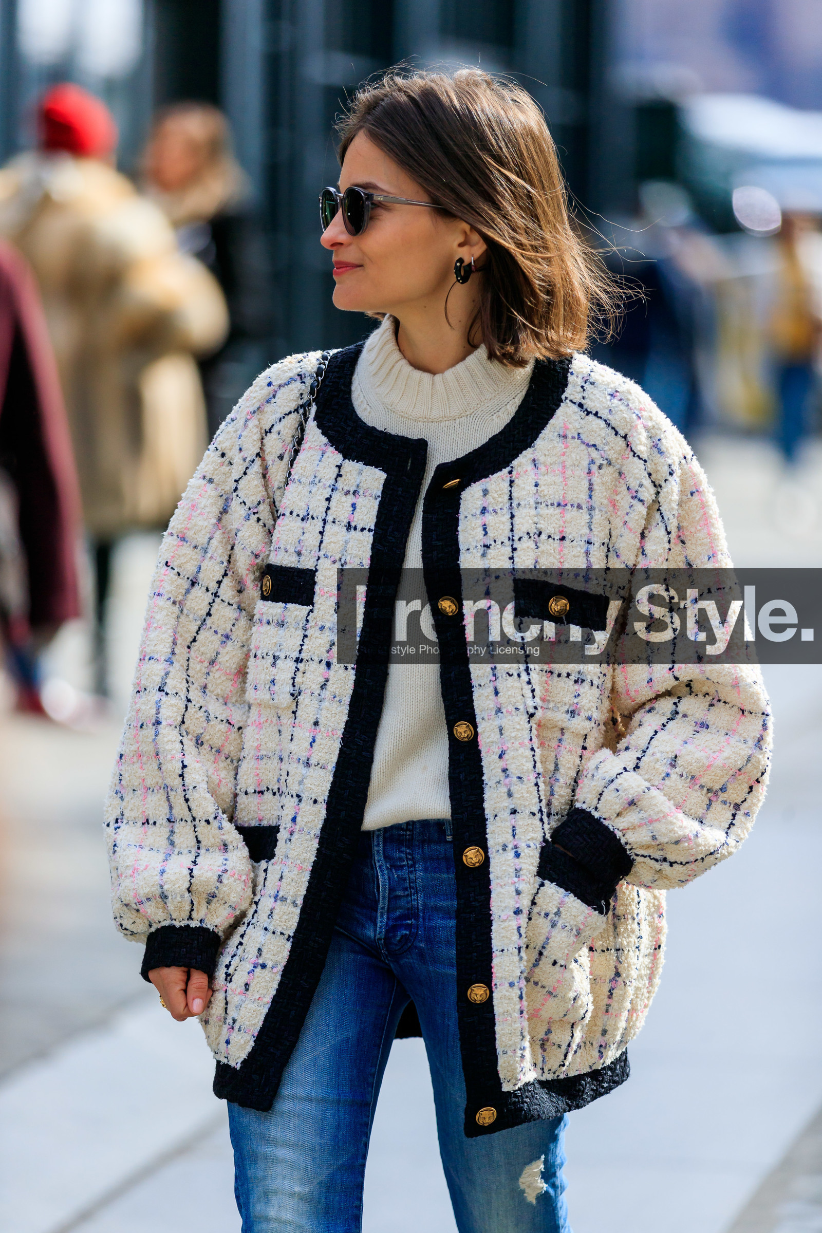 blue denim, checked, denim pants, graphic jacket, jeans, plaid, printed jacket, sunglasses, trousers, tweed jacket, white jacket, white sweater, street style, jonathan paciullo, frenchystyle, NYFW, NEW YORK, AUTUMN WINTER 2019-2020, AW 19-20, FALL WINTER 2019-2020, FW 19-20, fashion week, FW, vertical, atmosphere details, detail
