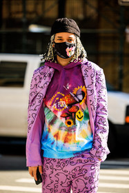 black beanie, purple printed suit, printed purple suit, printed motif purple hoodie, teddy face mask, fashion week, frenchystyle, FW, jonathan paciullo, street style, NYFW, NEW YORK, AUTUMN WINTER 2022-2023, FALL WINTER 2022_2023, FW 22-23, vertical, atmosphere details