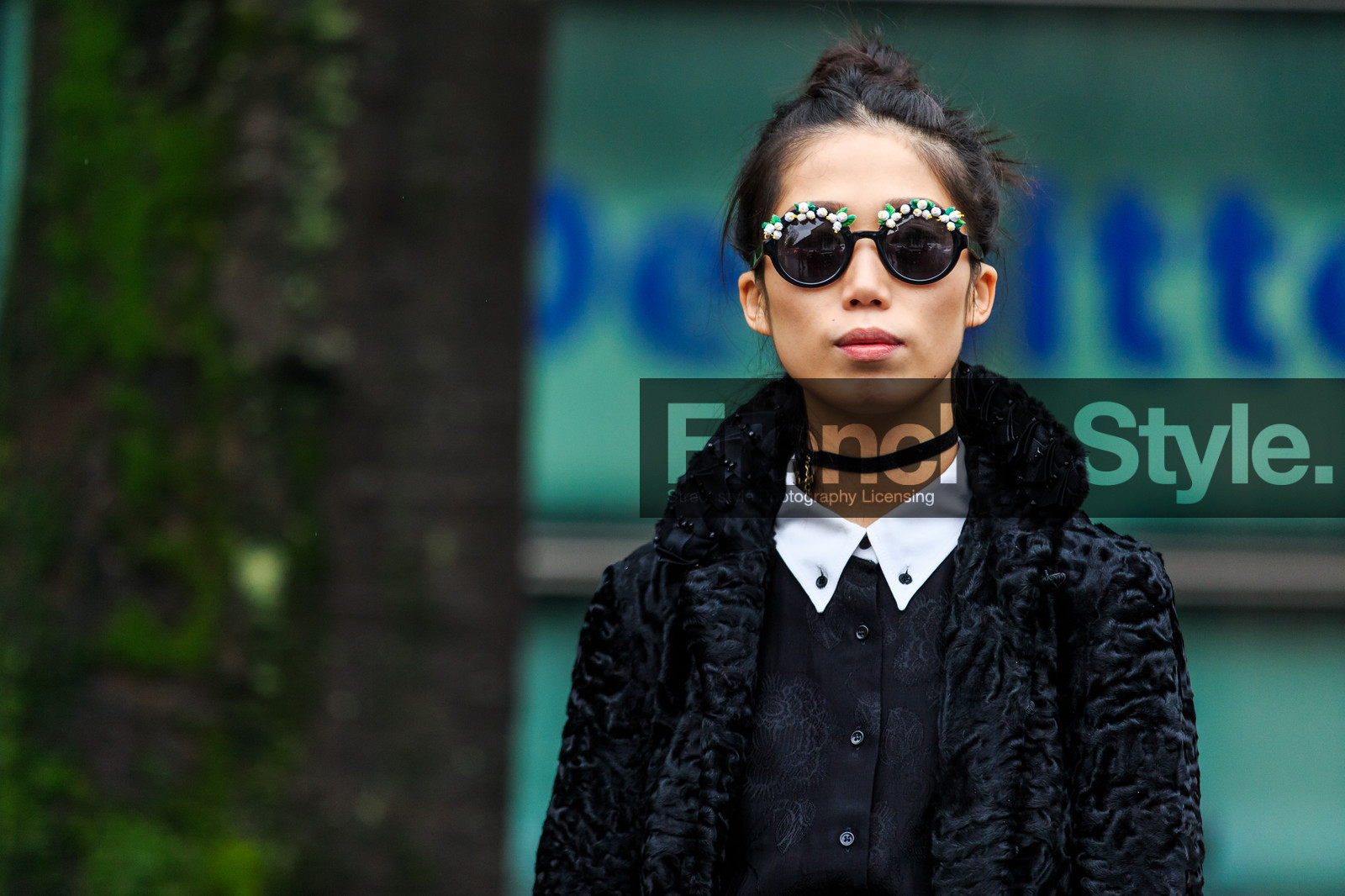 atmosphere details, AUTUMN WINTER 2016-2017, AW 16-17, aztracan, black coat, black dress, black shirt, choker, detail, FALL WINTER 2016-2017, fashion week, frenchystyle, fun sunglasses, FW, FW 16-17, horizontal, jonathan paciullo, LFW, LONDON, MENSWEAR, necklace, oksana on, street style, sunglasses, white collar