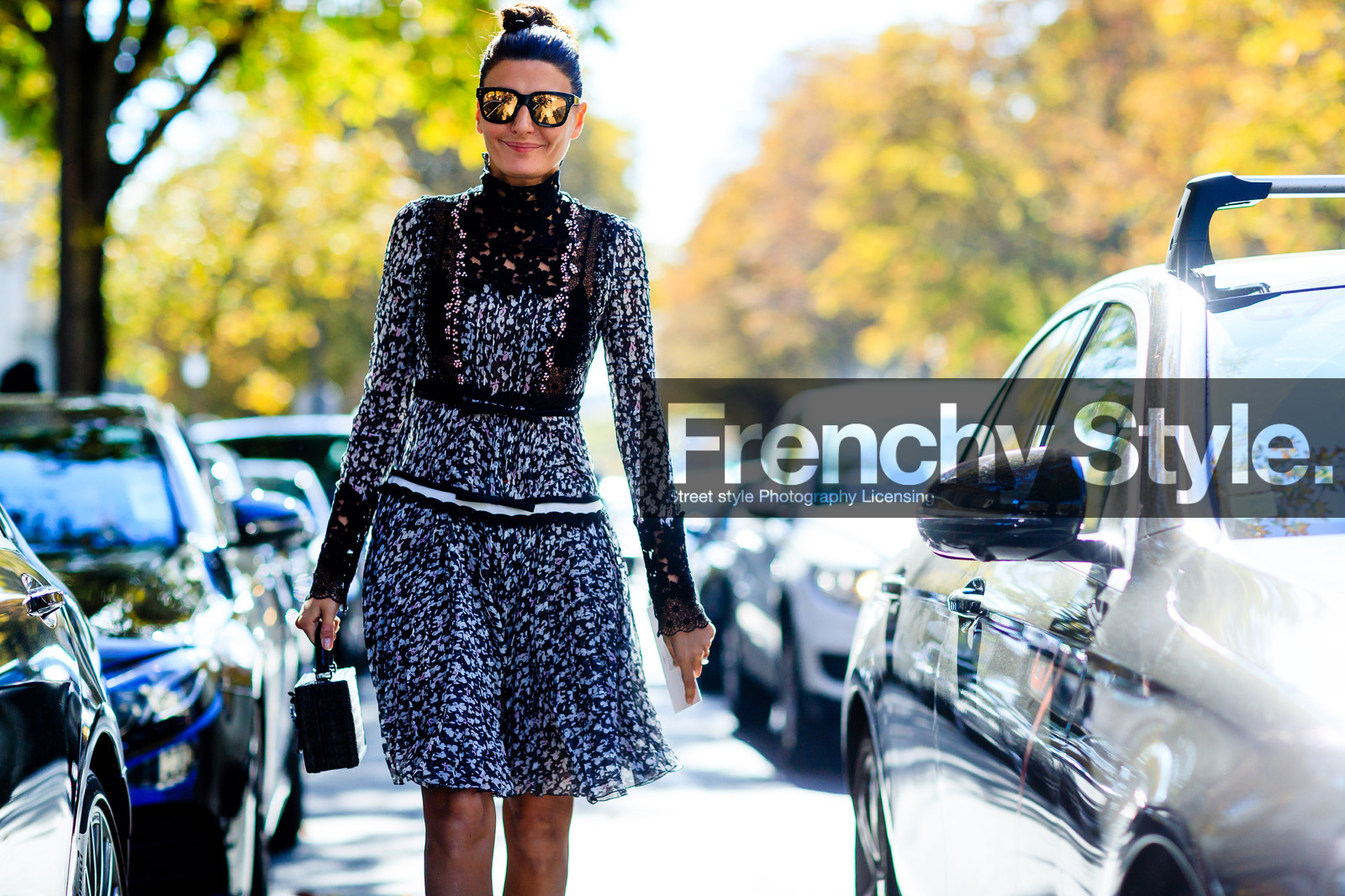 atmosphere details, black bag, black dress, detail, fashion week, frenchystyle, FW, giovanna battaglia, horizontal, jonathan paciullo, lace, leather bag, mirror effect, PARIS, PFW, printed dress, SPRING SUMMER 2017, SS 17, street style, sunglasses