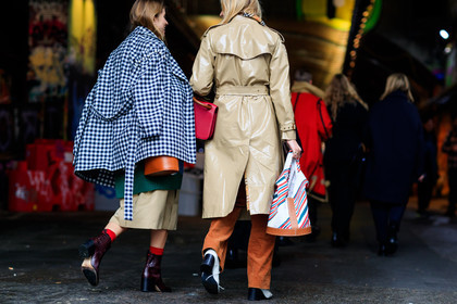 beige coat, brown pants, corduroy, graphic bag, high heels, leather bag, leather shoes, printed bag, striped bag, trench coat, trousers, white shoes, beige shirt, beige skirt, bordeaux, burgundy, camel bag, checked, gingham, graphic jacket, green sweater, plaid, printed jacket, red bag, red boots, red socks, street style, jonathan paciullo, FW, frenchystyle, fashion week, LFW, LONDON, AUTUMN WINTER 2018-2019, AW 18-19, FALL WINTER 2018-2019, FW 18-19, horizontal, atmosphere details, detail, camille charriere, monica ainley