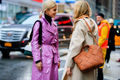 beige coat, black and white bag, black turtleneck, brown bag, leather bag, leather coat, loewe, pink coat, trench coat, street style, jonathan paciullo, FW, frenchystyle, fashion week, NYFW, NEW YORK, AUTUMN WINTER 2018-2019, AW 18-19, FALL WINTER 2018-2019, FW 18-19, atmosphere details, horizontal, detail, caro daur, camille charriere