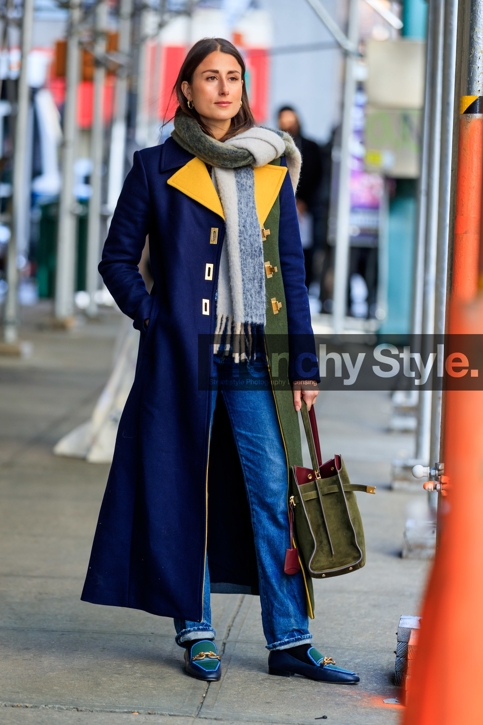julia haghjoo, navy blue coat, yellow coat, kaki coat, grey scarf, white scarf, fringe scarf, woolen scarf, tory burch bag, tory burch coat, blue jeans, kaki bag, suede bag, celine shoes, navy blue leather shoes, leather loafers, golden buckle shoes, fashion week, frenchystyle, FW, jonathan paciullo, street style, NYFW, NEW YORK, AUTUMN WINTER 2020-2021, FALL WINTER 2020-2021, FW 20-21, vertical, full length