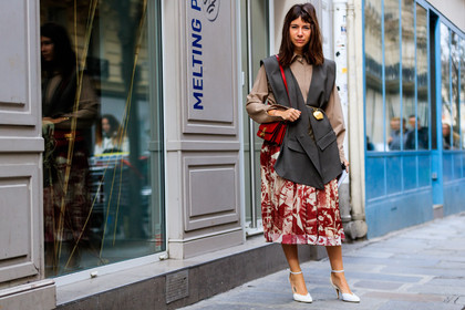 beige shirt, céline, golden details, graphic skirt, grey jacket, high heels, leather bag, leather shoes, printed skirt, red bag, red skirt, sleeveless, white shoes, street style, jonathan paciullo, FW, frenchystyle, fashion week, PFW, PARIS, AUTUMN WINTER 2018-2019, FALL WINTER 2018-2019, FW 18-19, horizontal, atmosphere details, full length, natasha goldenberg