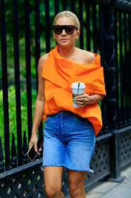 blue denim, denim shorts, orange top, sunglasses, tina leung, street style, jonathan paciullo, FW, frenchystyle, fashion week, NEW YORK, NYFW, SPRING SUMMER 2020, SS 20, vertical, detail, atmosphere details