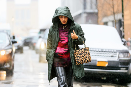 animal print, beige bag, graphic bag, graphic sweater, green jacket, green pants, hood, leather bag, leather pants, leopard, pink sweater, printed bag, printed sweater, trousers, street style, jonathan paciullo, frenchystyle, NYFW, NEW YORK, AUTUMN WINTER 2019-2020, AW 19-20, FALL WINTER 2019-2020, FW 19-20, FW, fashion week, atmosphere details, horizontal, detail