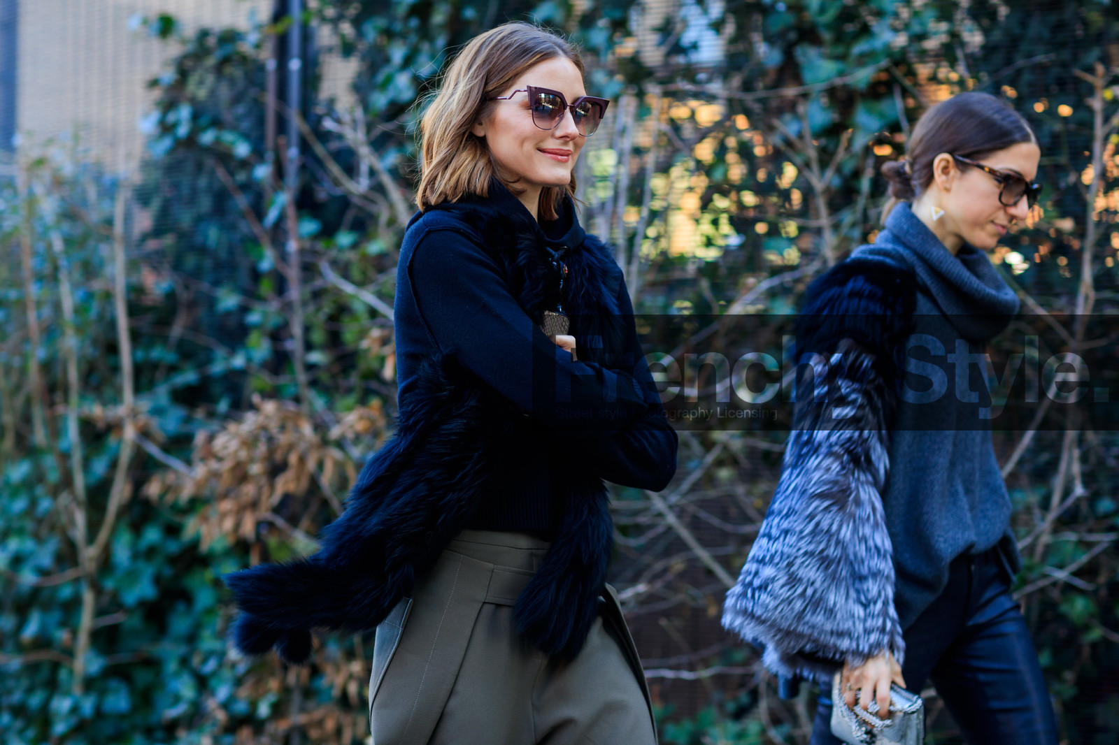 black fur, black sweater, green pants, sunglasses, street style, jonathan paciullo, FW, frenchystyle, fashion week, LFW, LONDON, AUTUMN WINTER 2018-2019, AW 18-19, FALL WINTER 2018-2019, FW 18-19, horizontal, atmosphere details, detail, olivia palermo