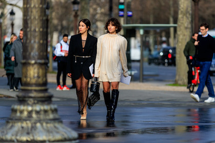 alyssa coscarelli, white dress, sequins dress, high collar dress, long sleeves dress, mini dress, chanel bag, chanel dress, chanel earrings, black leather bag, black leather boots, high boots, high heels boots, box bag, hand bag, quilted bag, logo earrings, strassed earrings, strassed dress, lauren caruso, chanel bag, chanel belt, black jacket, black dress, beige suede sandals, beige suede shoes, high heels sandals, high heels shoes, fishnet dress, long dress, checked bag, quilted bag, silvered chain strap bag, pearl embroidered dress, metalic belt, silvered belt, belted jacket, fashion week, frenchystyle, FW, jonathan paciullo, street style, PFW, PARIS, horizontal, atmosphere details, full length