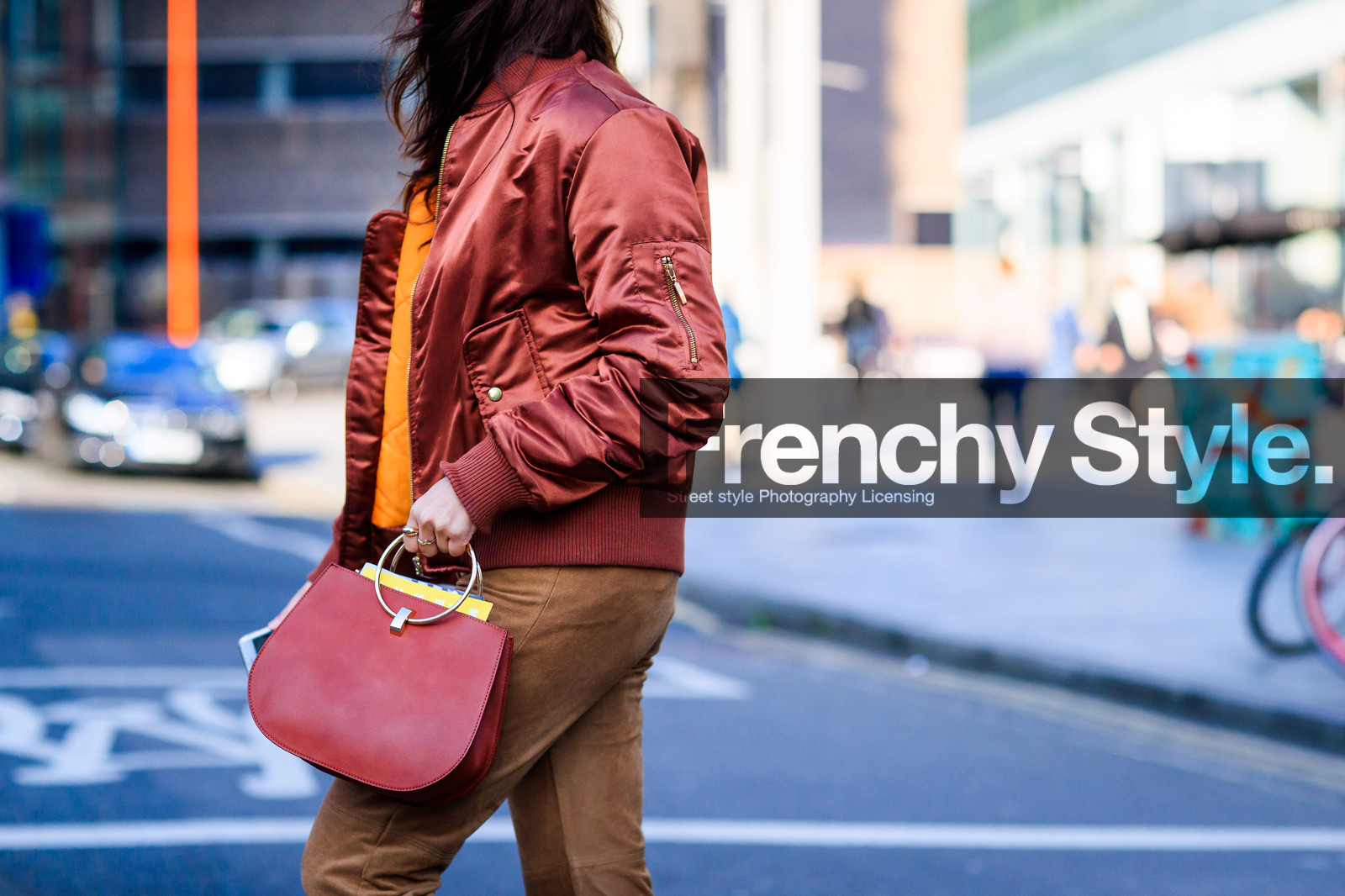 atmosphere details, AUTUMN WINTER 2017-2018, AW 17-18, bomber jacket, brown pants, detail, FALL WINTER 2017-2018, fashion week, frenchystyle, FW, FW 17-18, horizontal, jonathan paciullo, leather bag, LFW, LONDON, red bag, red jacket, street style, trousers