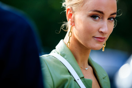 big chain earrings, golden earrings, dangling earrings, light green jacket, leather jacket, fashion week, frenchystyle, FW, jonathan paciullo, street style, horizontal, atmosphere details, detail, MFW, MILAN, SPRING SUMMER 2020, SS 20