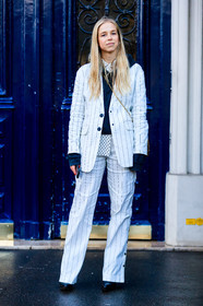 blue sweater, gold bag, graphic jacket, graphic pants, hoodie, leather shoes, polka dot, printed jacket, printed pants, trousers, white shirt, street style, jonathan paciullo, FW, frenchystyle, fashion week, PFW, PARIS, AUTUMN WINTER 2018-2019, FALL WINTER 2018-2019, FW 18-19, vertical, full length, chloe king