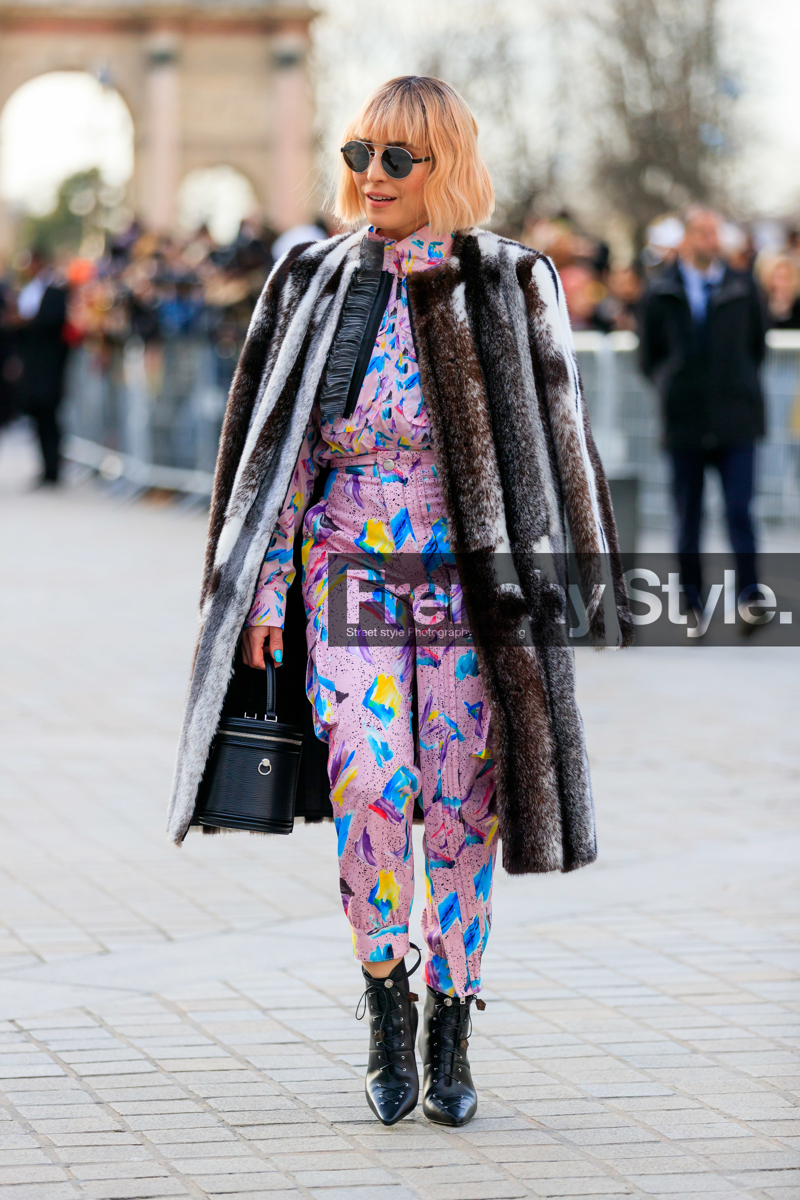 black bag, black shoes, brown fur, Fur coat, graphic pants, graphic shirt, grey fur, leather bag, leather shoes, louis vuitton, over the shoulder, pink pants, pink shirt, printed pants, printed shirt, sunglasses, trousers, PARIS, PFW, street style, jonathan paciullo, FW, frenchystyle, fashion week, AUTUMN WINTER 2019-2020, AW 19-20, FALL WINTER 2019-2020, FW 19-20, vertical, full length