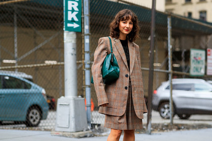 alyssa coscarelli, black sweater, blazer, brown jacket, brown skirt, checked, graphic jacket, graphic skirt, green bag, leather bag, plaid, printed jacket, printed skirt, street style, jonathan paciullo, FW, frenchystyle, fashion week, NEW YORK, NYFW, SPRING SUMMER 2020, SS 20, horizontal, atmosphere details, detail