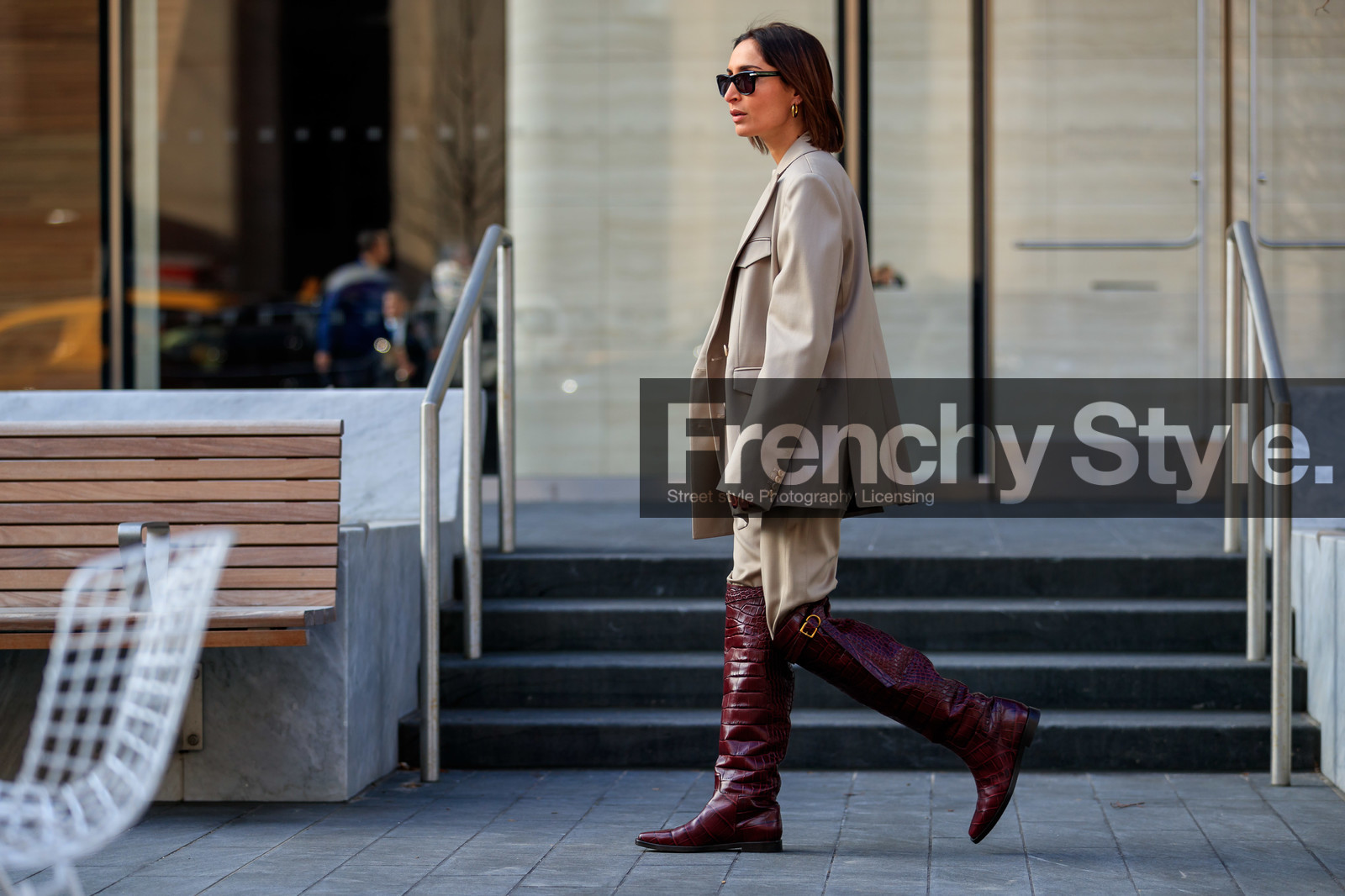 geraldine boublil, brown leather boots, burgundy leather boots, animal skin boots, flat boots, high boots, beige jacket, beige parka, beige suits, white pullover, knotted pullover, big chain necklace, golden necklace, fashion week, frenchystyle, FW, jonathan paciullo, street style, NYFW, NEW YORK, AUTUMN WINTER 2020-2021, FALL WINTER 2020-2021, FW 20-21, horizontal, atmosphere details, full length