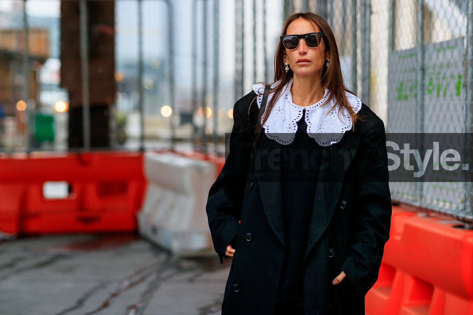louli, chloe loulou de saison, white shirt, big collar, lace collar, black pullover, black trench coat, black sunglasses, metalic frame sunglasses, pearl earrings, dangling earrings, fashion week, frenchystyle, FW, jonathan paciullo, street style, NYFW, NEW YORK, AUTUMN WINTER 2020-2021, FALL WINTER 2020-2021, FW 20-21, horizontal, atmosphere details, detail