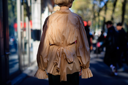 atmosphere details, back detail, beige shirt, detail, fashion week, frenchystyle, FW, horizontal, jonathan paciullo, oversize, PARIS, PFW, pleats, SPRING SUMMER 2017, SS 17, street style, vika gazinskaya