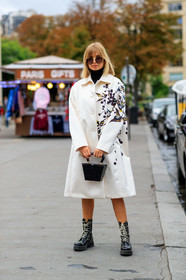 xenia adonts, white coat, floral printed coat, black pullover, turtleneck pullover, smoked sunglasses, square shape glasses, chain strap sunglasses, black leather bag, black leather boots, box bag, animal skin bag, hand bag, laced boots, flat boots, big sole boots, fashion week, frenchystyle, FW, jonathan paciullo, street style, SPRING SUMMER 2020, SS 20, PFW, PARIS, vertical, full length