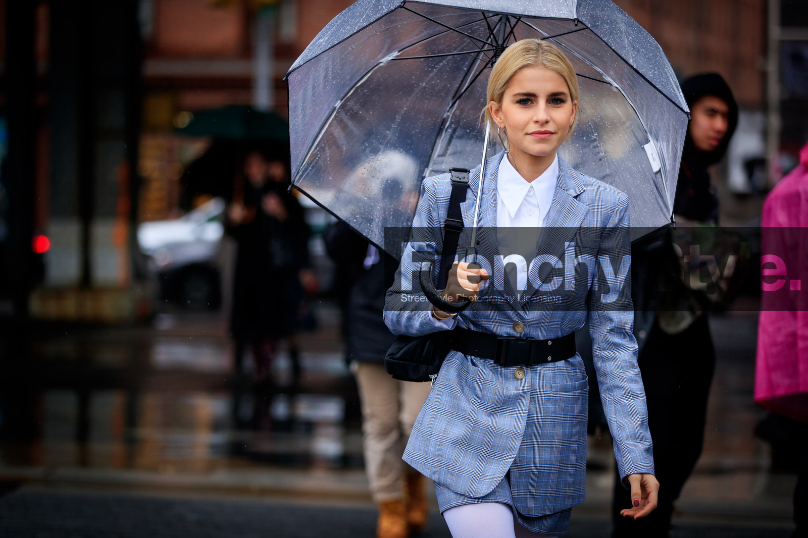 black bag, black belt, blazer, checked, checked jacket, graphic jacket, grey jacket, grey skirt, leather bag, mini bag, plaid, printed jacket, tartan, tights, umbrella, white shirt, street style, jonathan paciullo, FW, frenchystyle, fashion week, NYFW, NEW YORK, AUTUMN WINTER 2018-2019, AW 18-19, FALL WINTER 2018-2019, FW 18-19, atmosphere details, horizontal, detail, caro daur