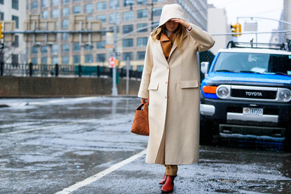 beige coat, brown bag, graphic bag, hood, leather bag, leather shoes, loewe, street style, jonathan paciullo, FW, frenchystyle, fashion week, NYFW, NEW YORK, AUTUMN WINTER 2018-2019, AW 18-19, FALL WINTER 2018-2019, FW 18-19, atmosphere details, horizontal, full length, camille charriere