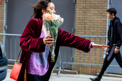 céline, flowers, leather bag, pink sweater, red bag, red coat, velvet, street style, jonathan paciullo, FW, frenchystyle, fashion week, NYFW, NEW YORK, AUTUMN WINTER 2018-2019, AW 18-19, FALL WINTER 2018-2019, FW 18-19, atmosphere details, horizontal, detail, model, mona matsuoka