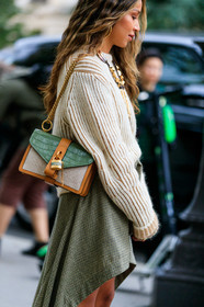 chloe bag, chloe look, chloe skirt, white pullover, asymmetrical skirt, checked skirt, kaki skirt, mini skirt, long skirt, green leather bag, golden chain strap bag, camel leather bag, white bag, fashion week, frenchystyle, FW, jonathan paciullo, street style, SPRING SUMMER 2020, SS 20, PFW, PARIS, vertical, atmosphere details, detail