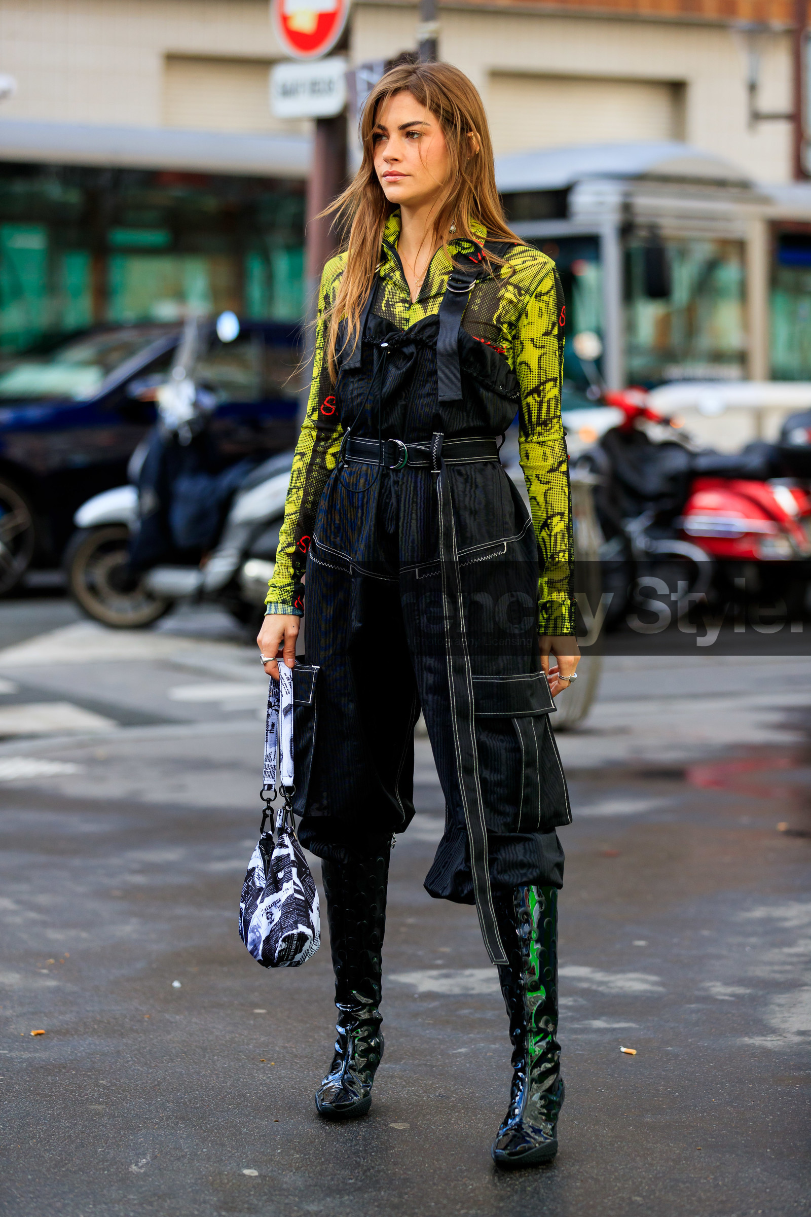 clara berry, yellow top, black top, black jumpsuit, black vinyl boots, black polish boots, sleeveless jumpsuit, brocart jumpsuits, marine serre boots, marine serre look, marine serre top, marine serre jumpsuits, belted jumpsuit, zipped top, printed top, high boots, high heels boots, monogrammed boots, bicolor bag, black bag, white bag, printed bag, hand bag, fashion week, frenchystyle, FW, jonathan paciullo, street style, PFW, PARIS, AUTUMN WINTER 2020-2021, FALL WINTER 2020-2021, FW 20-21, vertical, full length