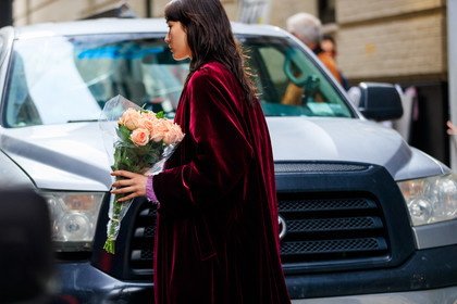 flowers, red coat, velvet, street style, jonathan paciullo, FW, frenchystyle, fashion week, NYFW, NEW YORK, AUTUMN WINTER 2018-2019, AW 18-19, FALL WINTER 2018-2019, FW 18-19, atmosphere details, horizontal, detail, model, mona matsuoka