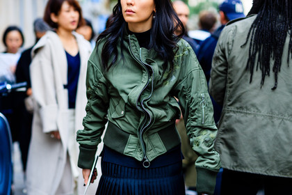atmosphere details, bomber jacket, detail, fashion week, frenchystyle, FW, green jacket, horizontal, jonathan paciullo, kelly wong, PARIS, PFW, SPRING SUMMER 2017, SS 17, street style