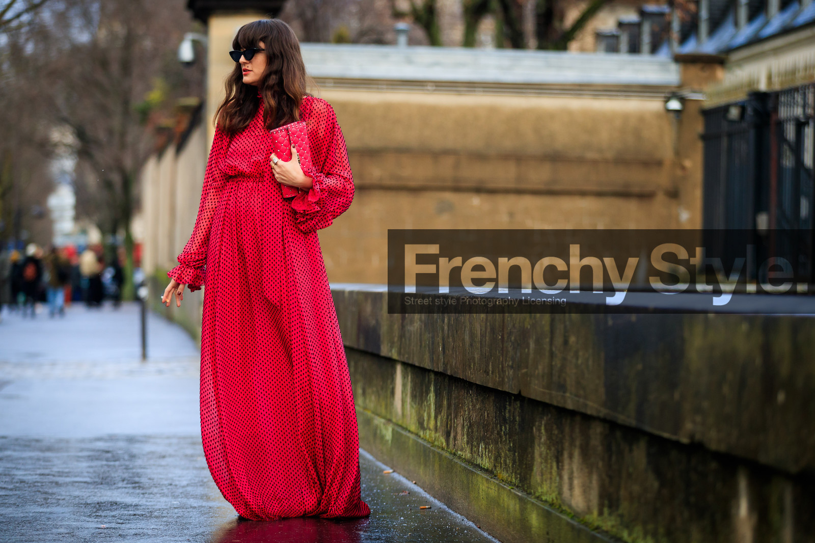graphic dress, leather bag, polka dot, printed dress, red bag, red dress, studs, sunglasses, tone on tone, total look red, valentino, street style, jonathan paciullo, FW, frenchystyle, fashion week, PFW, PARIS, AUTUMN WINTER 2018-2019, FALL WINTER 2018-2019, FW 18-19, horizontal, atmosphere details, full length, eleonora carisi