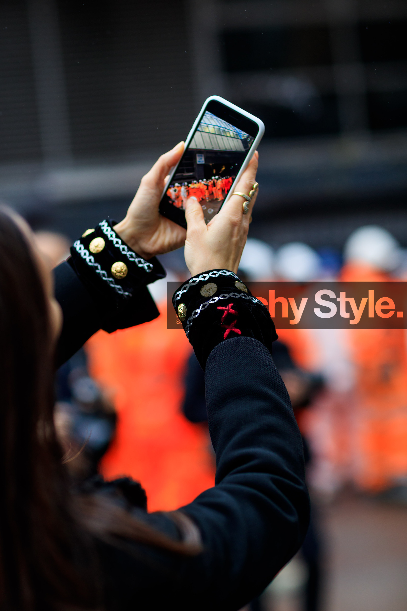 black jacket, embroideries, golden details, iphone, street style, jonathan paciullo, FW, frenchystyle, fashion week, LFW, LONDON, AUTUMN WINTER 2018-2019, AW 18-19, FALL WINTER 2018-2019, FW 18-19, vertical, atmosphere details, detail