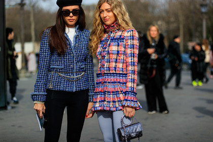 evangelie smyrniotaki, emili sindlev, blue jacket, checked jacket, tweed jacket, belted jacket, black beret, black hat, black sunglasses, black pants, metalic belt, silvered belt, pink jacket, high collar jacket, purple jacket, lilac jacket, lilac pants, orange jacket, multicolor jacket, pearl belt, chain belt, multi belt, pearl bracelet, strassed jacket, silvered bag, polish bag, quilted bag, hand bag, tight pants, chanel jacket, chanel belt, chanel bag, big sunglasses, fashion week, frenchystyle, FW, jonathan paciullo, street style, PFW, PARIS, horizontal, atmosphere details, detail