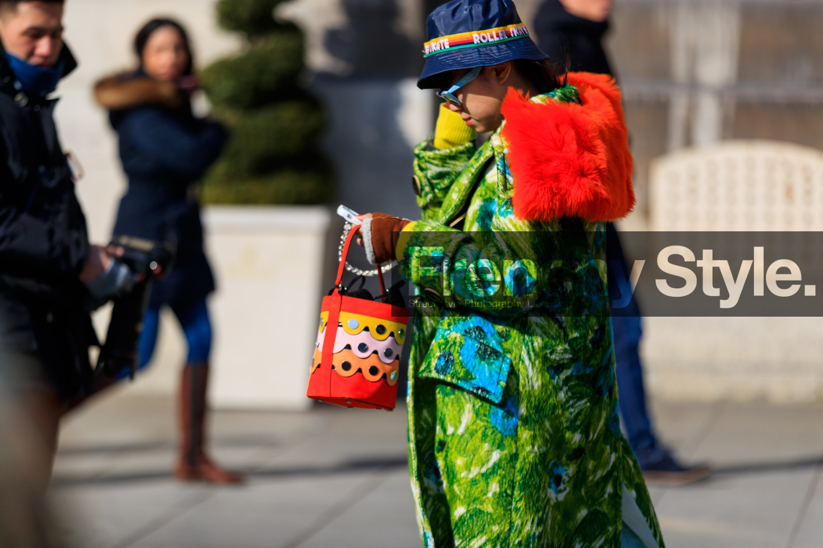 blue hat, fur scarf, graphic bag, graphic jacket, green coat, leather bag, multicolor bag, printed bag, printed jacket, red bag, red fur, red scarf, sunglasses, street style, jonathan paciullo, FW, frenchystyle, fashion week, PFW, PARIS, AUTUMN WINTER 2018-2019, FALL WINTER 2018-2019, FW 18-19, horizontal, atmosphere details, caro daur